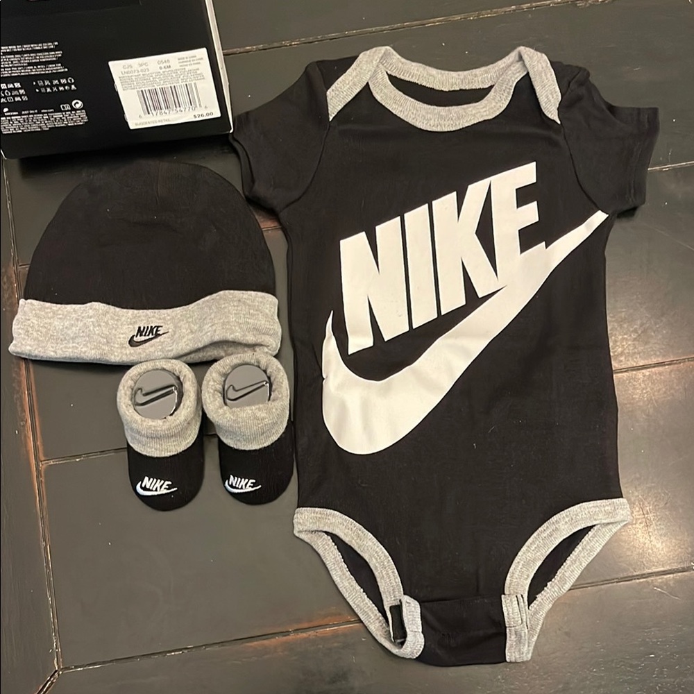 Nike Black and White Newborn Matching Set